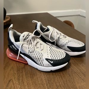 NIKE Air Max 270